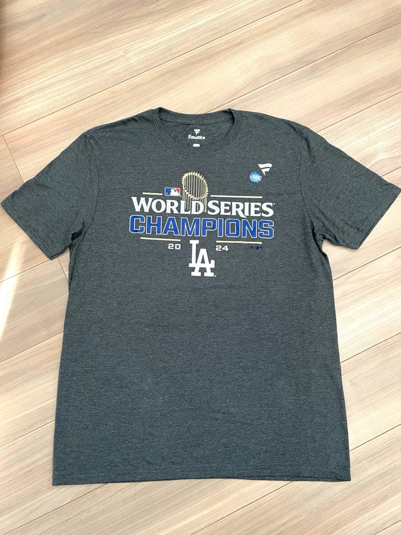 MLB公式 ドジャースワールドシリーズチャンピオンズTシャツSサイズ　未開封